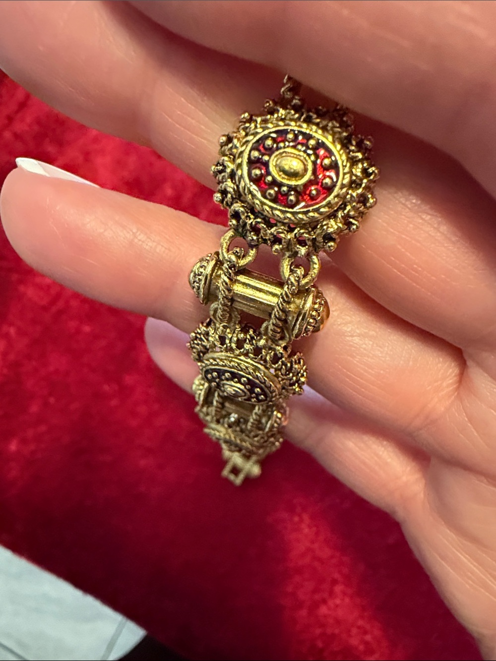 VintageJoan Rivers Gold-Tone Filigree Link Bracelet with Red Accents like new 7” - Picture 4 of 5